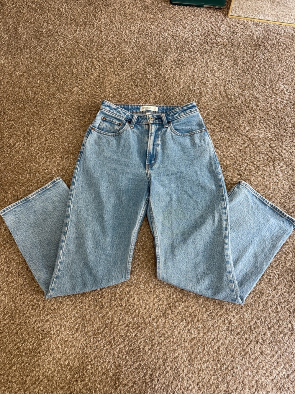 Abercrombie & Fitch High Rise 90’s Relaxed Jean Curve Love